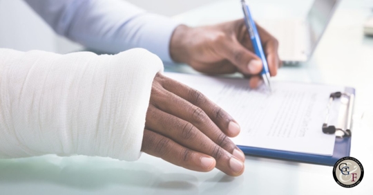 man with broken arm fills out insurance claims